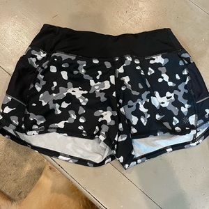 Athleta black and white spottted shorts!